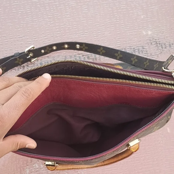 Louis Vuitton Monogram Canvas Handbag - Picture 16 of 17